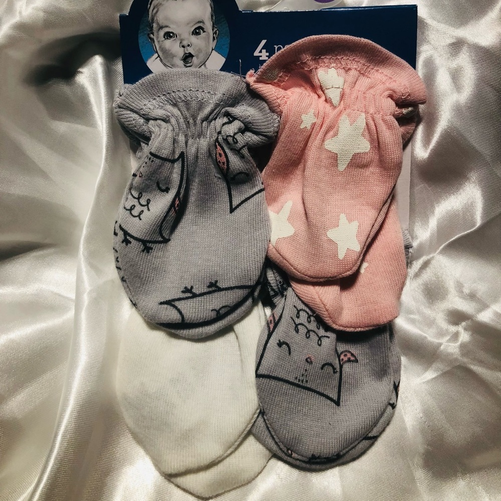 (4) Gerber mittens